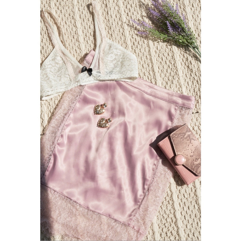 Celebrity Fashion by Hera Collection Satin Side Lace Mini Skirt in Mauve NWT